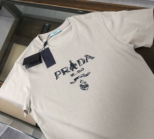 ブランドTシャツ側面デザイン